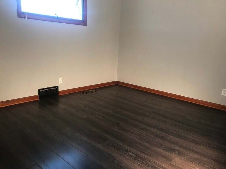 Building Photo - 609 Park Ave