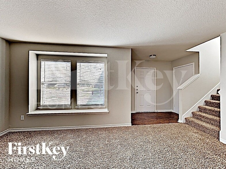 Building Photo - 5423 Montague Ln