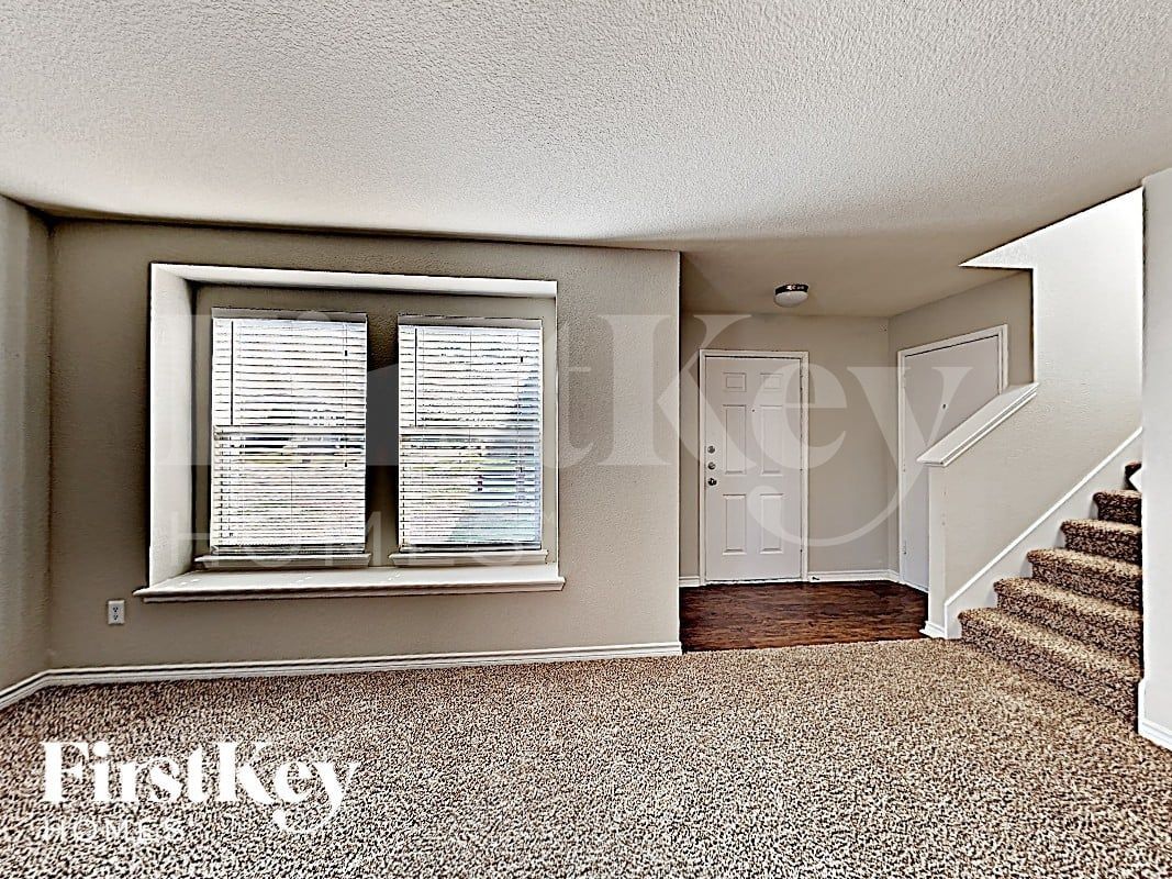 Building Photo - 5423 Montague Ln