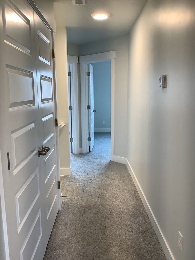 Building Photo - FREE FIRST MONTH'S RENT - New Construction Townhome Located in Prime Saratoga Springs Location