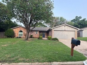 Building Photo - 5805 Crestwood Cir W