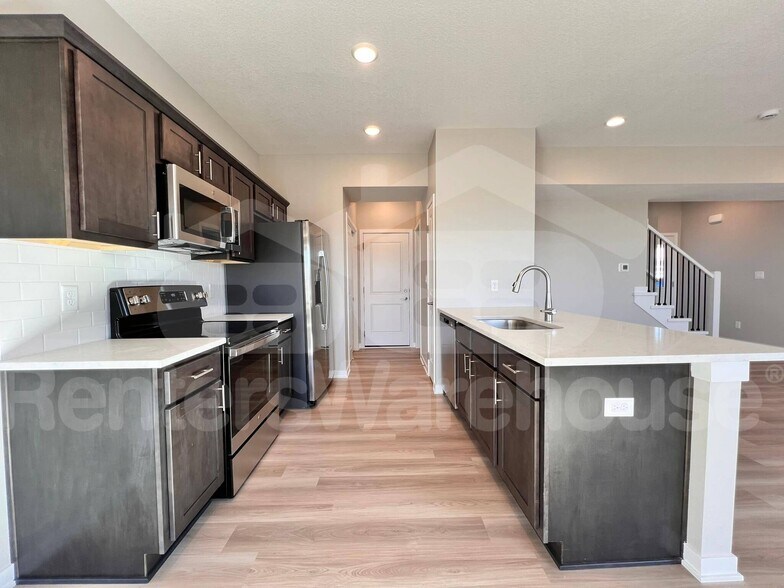 Building Photo - 7000 Lake Hill Dr