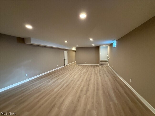 Building Photo - 3940 Ellendale Rd