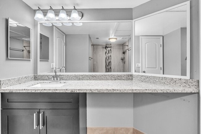 Building Photo - 2803 N Oakland Forest Dr