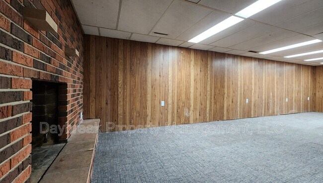 Building Photo - 729 14th St N