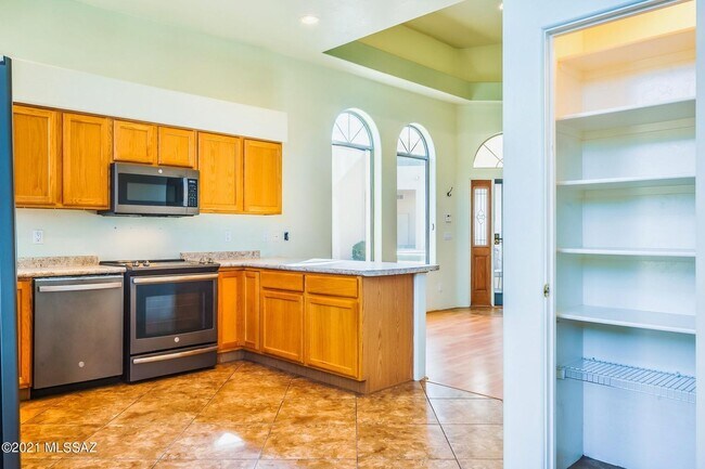 Building Photo - 2421 W Via Di Silvio