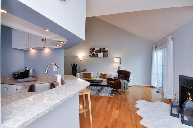Building Photo - 4471 Hillside Ct