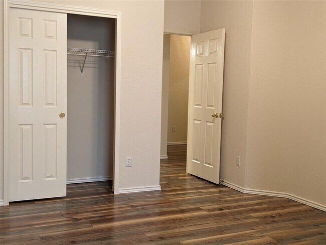 Building Photo - 16100 S Great Oaks Dr