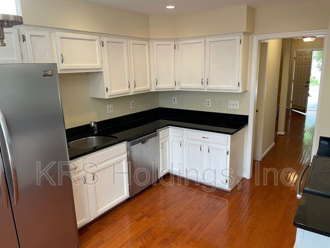 Building Photo - 5203 Glen Meadow Dr