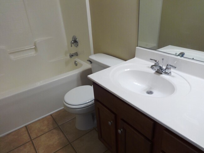Building Photo - 405 Crystal Oaks Ln
