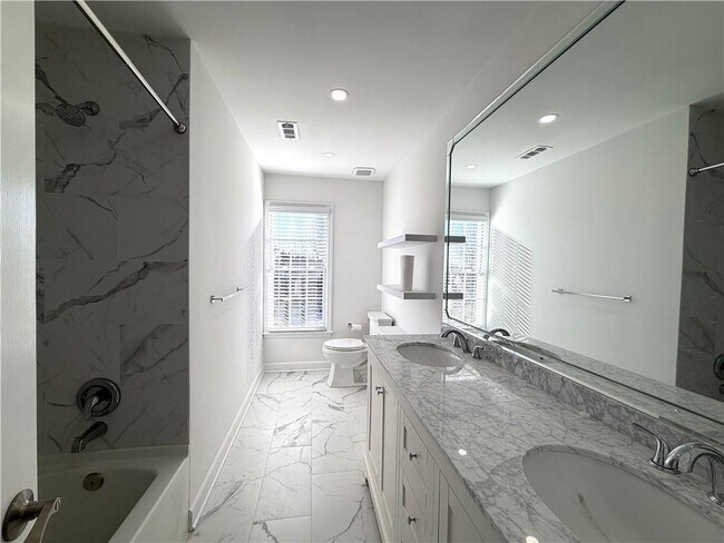 Building Photo - 4865 Chesterfield Ct