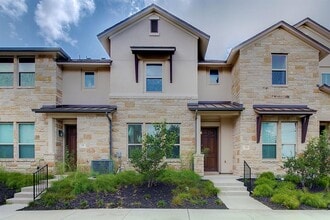 Building Photo - 13800 Lyndhurst St