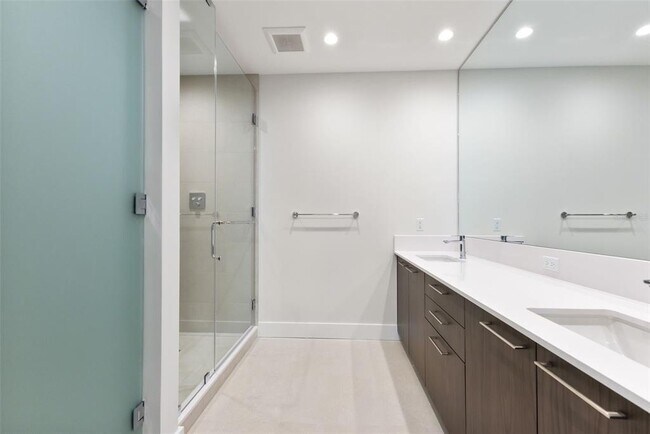 Building Photo - 275 1st Ave S