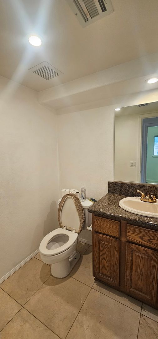 Building Photo - 7229 Ojai Dr