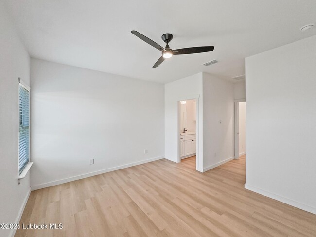 Building Photo - 5805 Urbana Pl