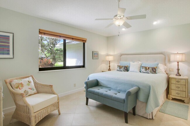 Building Photo - 820 Club Dr