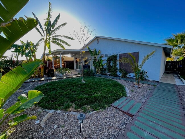 Building Photo - 2127 Paradise Hills Rd