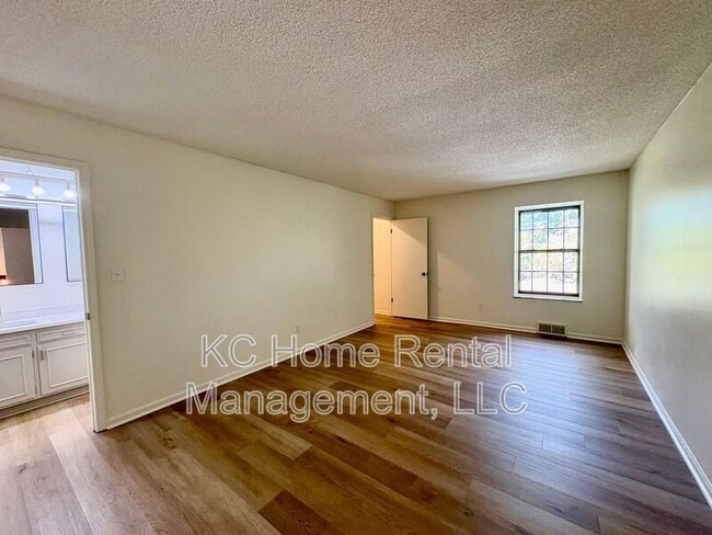 Building Photo - 10205 CedarBrooke Ln