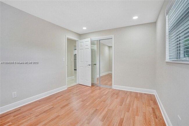 Building Photo - 9457 SW 52nd Ct