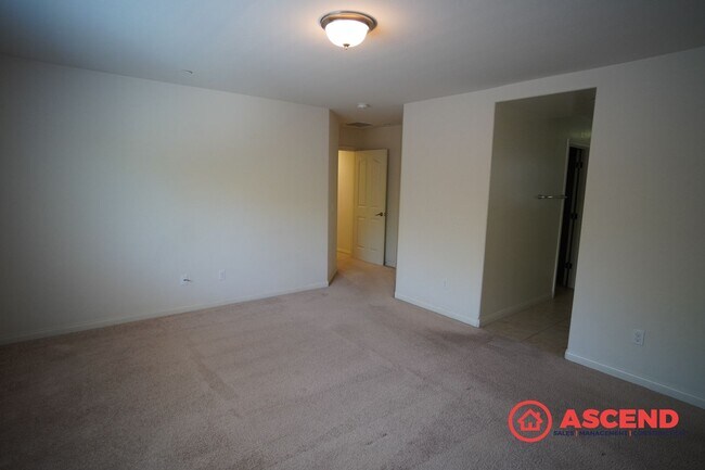 Building Photo - Stunning 4 Bed, 2.5 Bath Home with Pool Access | Southwest Bakersfield