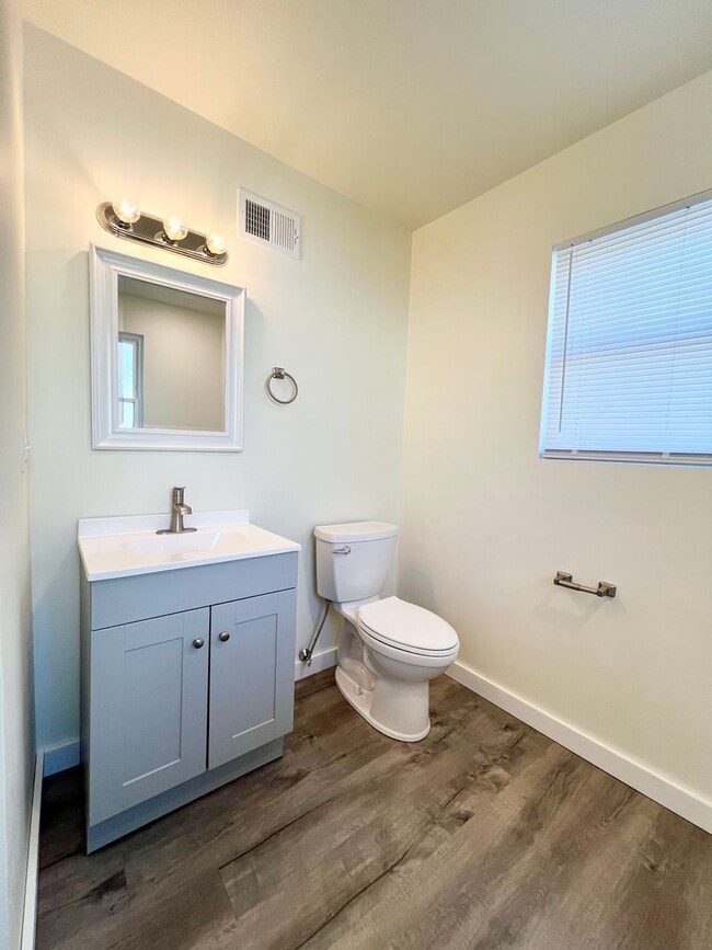 Building Photo - Now showing 3BR 2 full Bath house with lar...