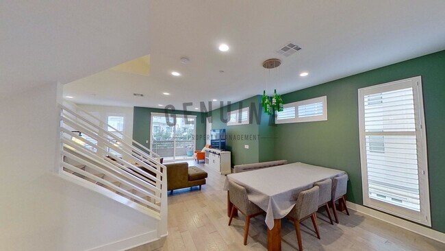 Building Photo - Beautifully Furnished 3Bd 3.5Ba Condo in Costa Mesa