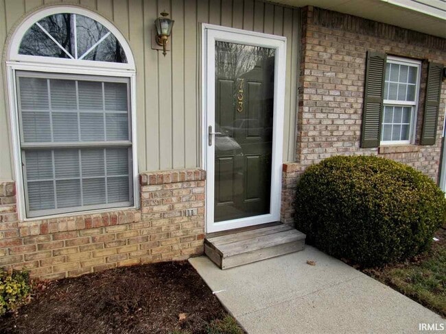 Primary Photo - 733 E Sherwood Hills Dr