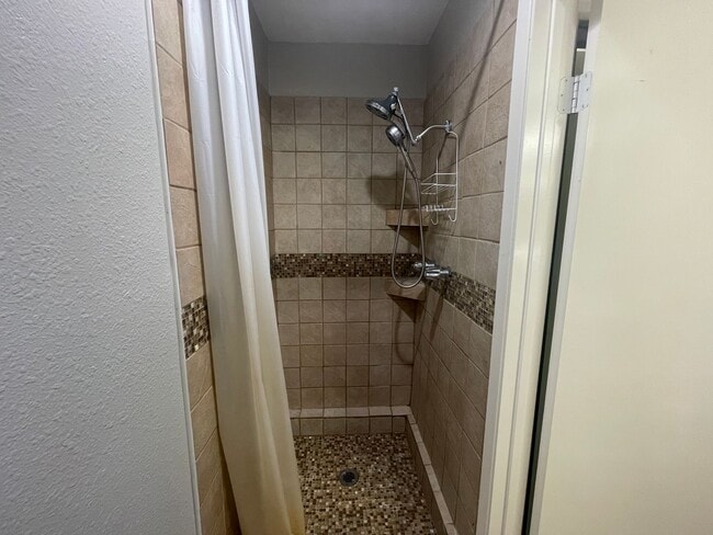 Building Photo - 2 bedroom single story with attached 2 car garage!