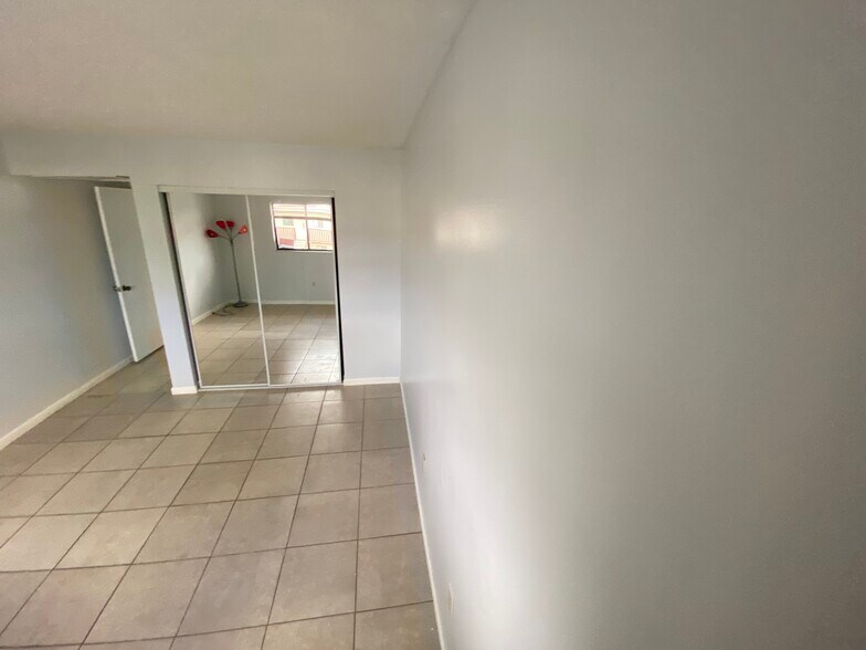 Building Photo - 1554 University Lane