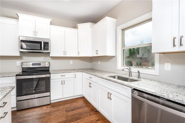 Building Photo - 3260 Academy Dr