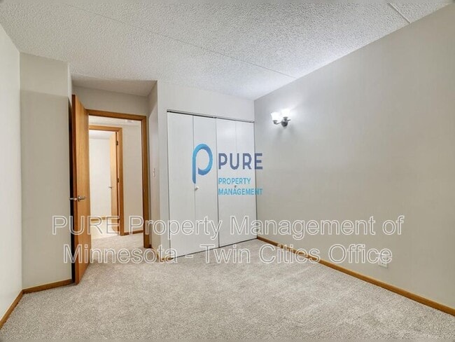 Building Photo - 2421 S 9th St
