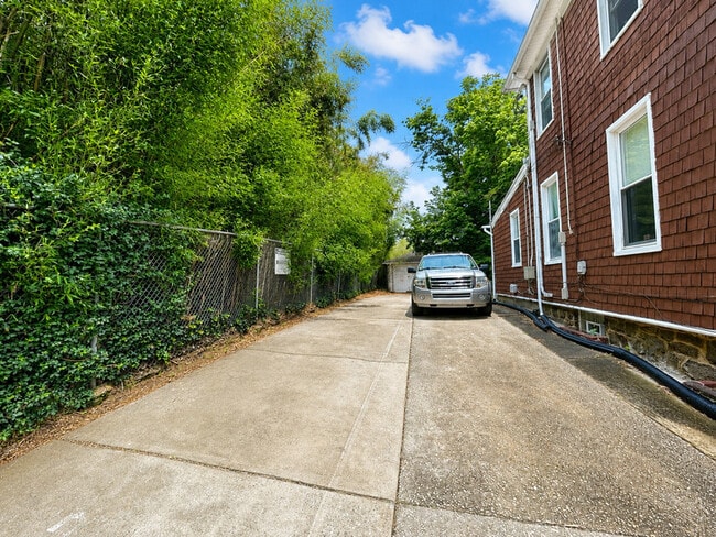 Building Photo - 516 Beaumont Ave