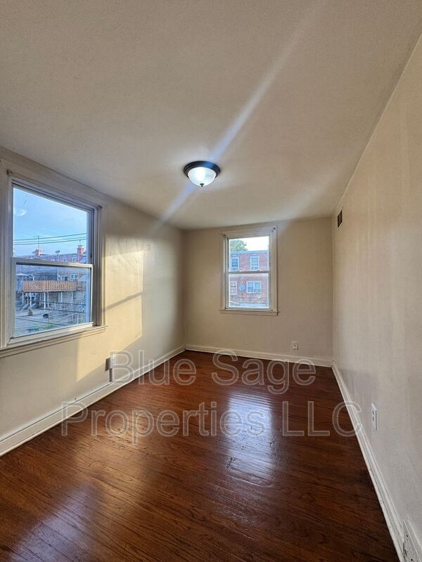 Building Photo - 545 S 4th St