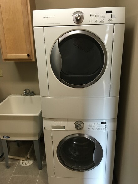 Building Photo - 1011 E Central Entrance