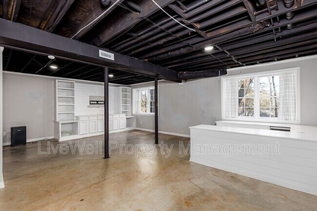 Building Photo - 2105 Arrow Leaf Dr