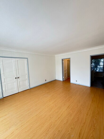Building Photo - 530 S Orlando Ave