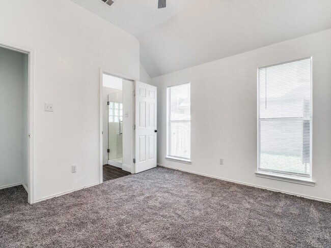 Building Photo - 514 Meadow Ln