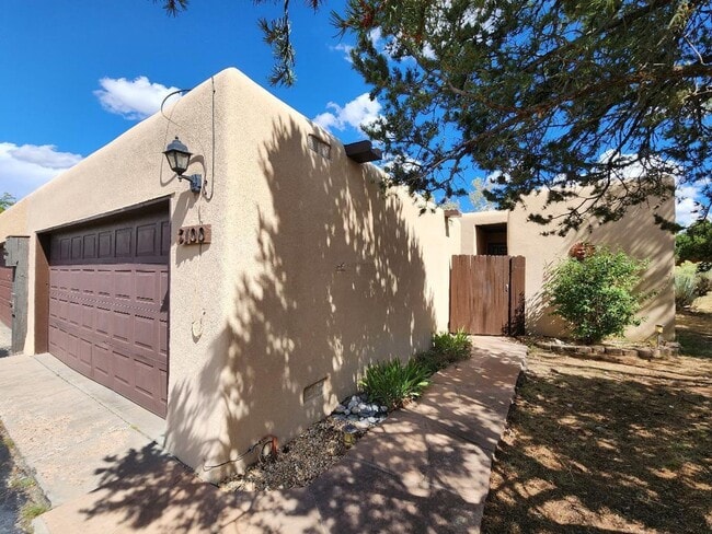 Building Photo - 3100 Plaza Blanca