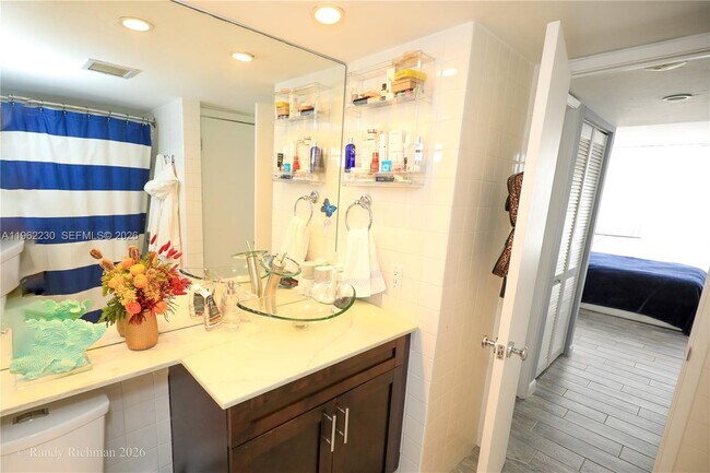 Building Photo - 600 NE 36th St