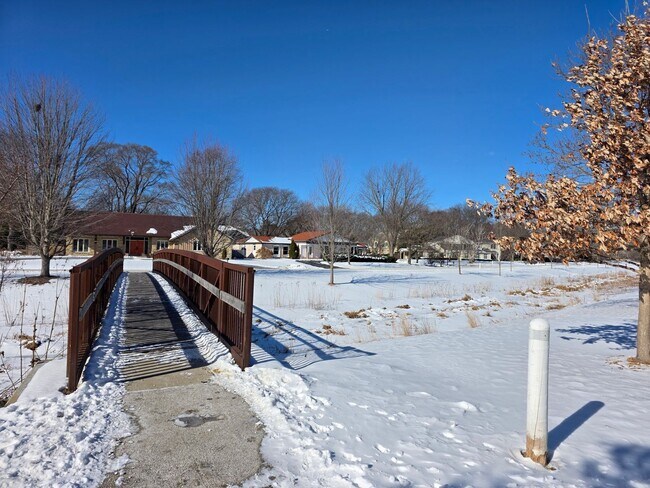 Building Photo - Updated 3-Bedroom Single- Family Home in Fox Point
