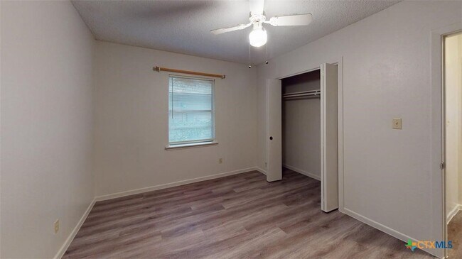 Building Photo - 1804 Clarawood Dr