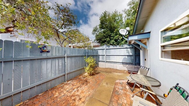Building Photo - Charming One-Bedroom Backhouse in the center of Coronado's Village