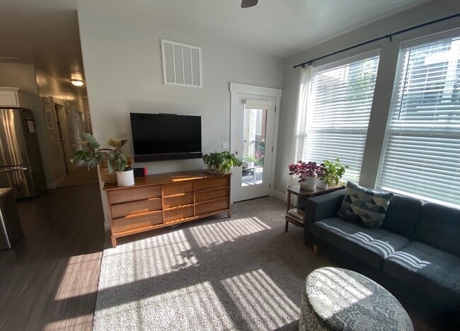 Building Photo - 523 N 310 W