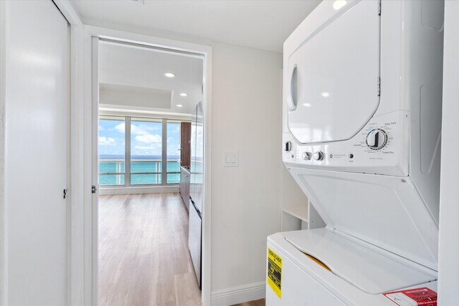 Building Photo - 2100 S Ocean Ln