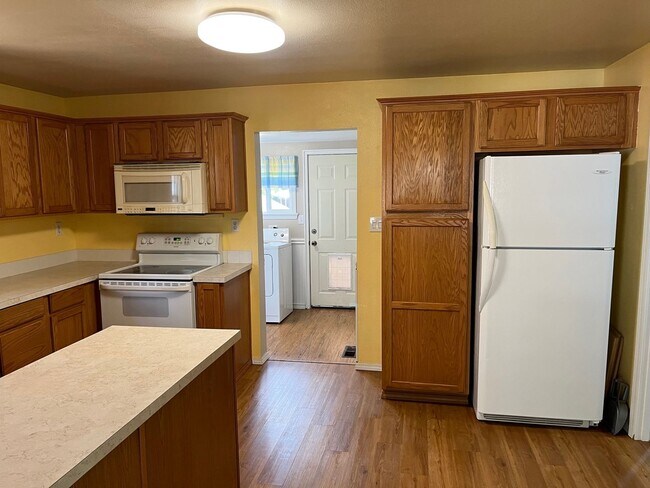 Building Photo - 2 bedroom 1 bathroom house