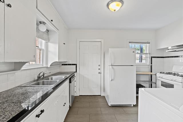 Building Photo - 5927 Lewis St