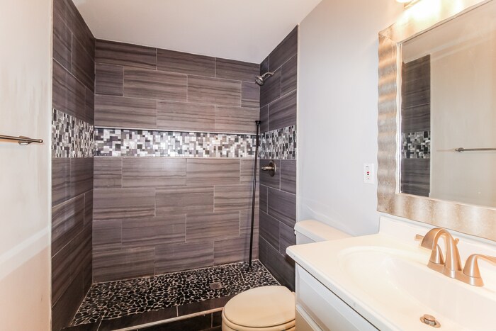 Building Photo - 2074 Riverlanding Cir