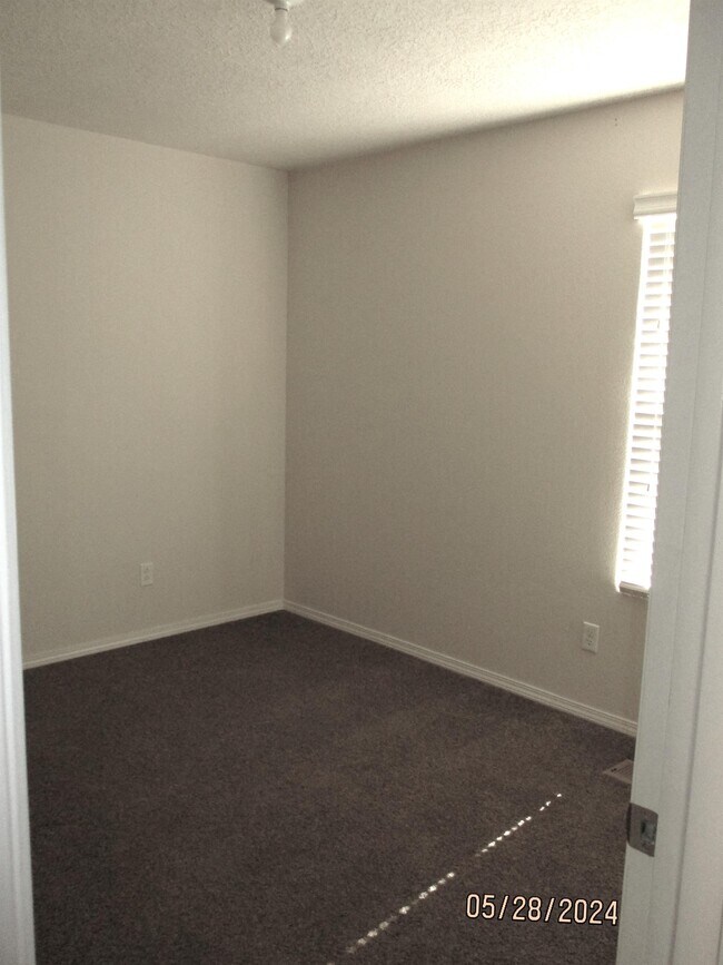 Building Photo - 2432 Violeta Cir SE