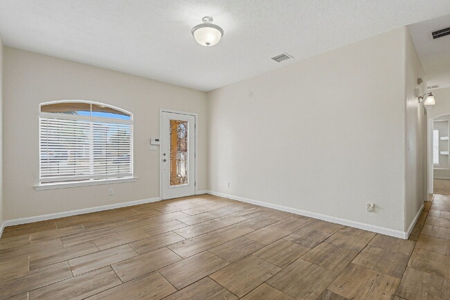 Building Photo - 4-Bedrooms in 79928 with Spacious 1757 Sq Ft – Your Home Awaits!