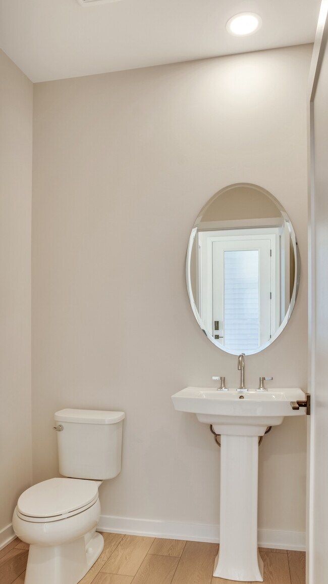 Building Photo - 355 Aspen Wy